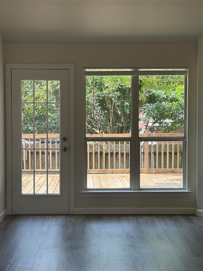Building Photo - 2205 Highland Crossing Dr
