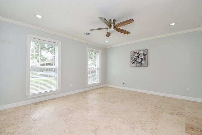 Building Photo - 707 Thistlewood Dr