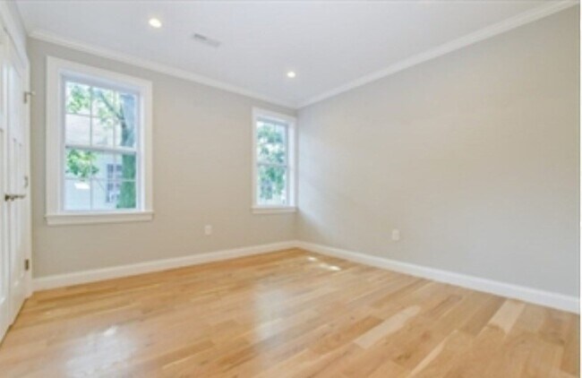 Building Photo - 235 Webster Ave