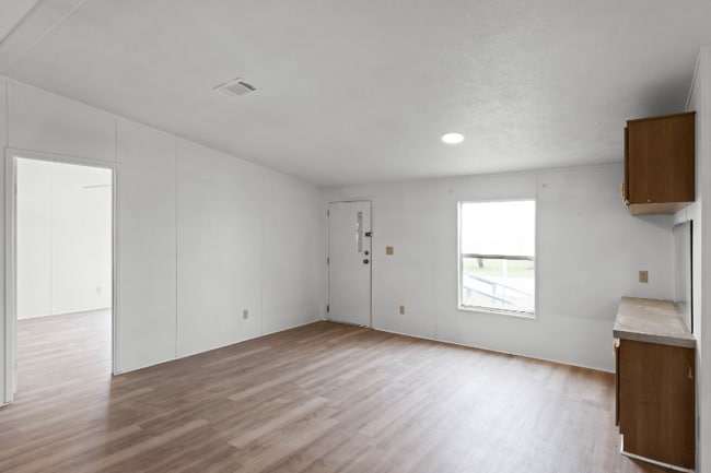Building Photo - 571 Lindsey Dr