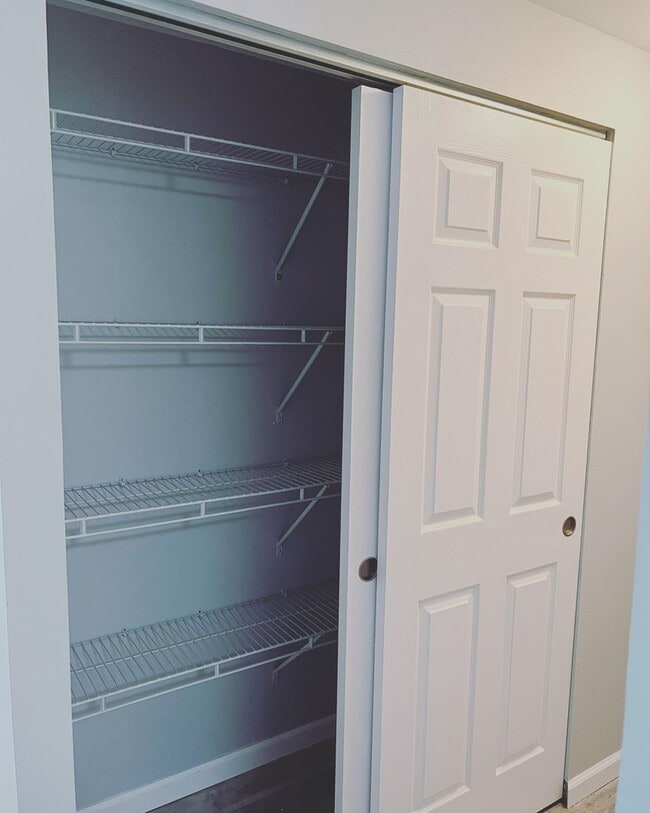 Building Photo - Updated 3BR 1BA Home w/ Garage & Updated Kitchen in Cincinnati