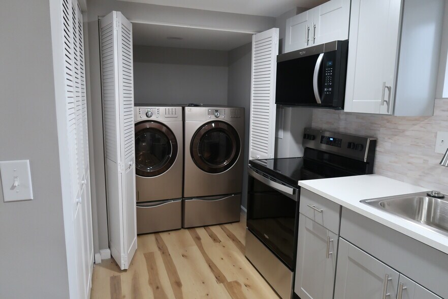 Building Photo - 212 Fourth Ave