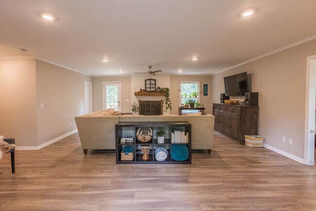 Building Photo - 210 Elliott Ct