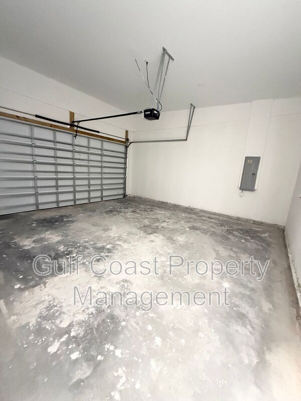 Building Photo - 2015 NE 8th Pl