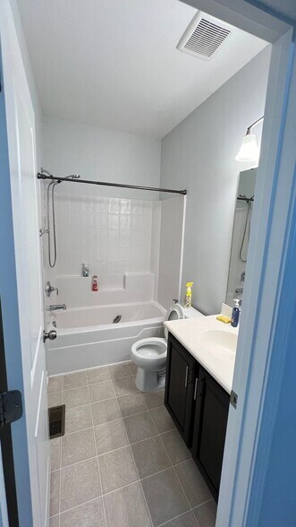 Building Photo - 421 Durants Neck Ln