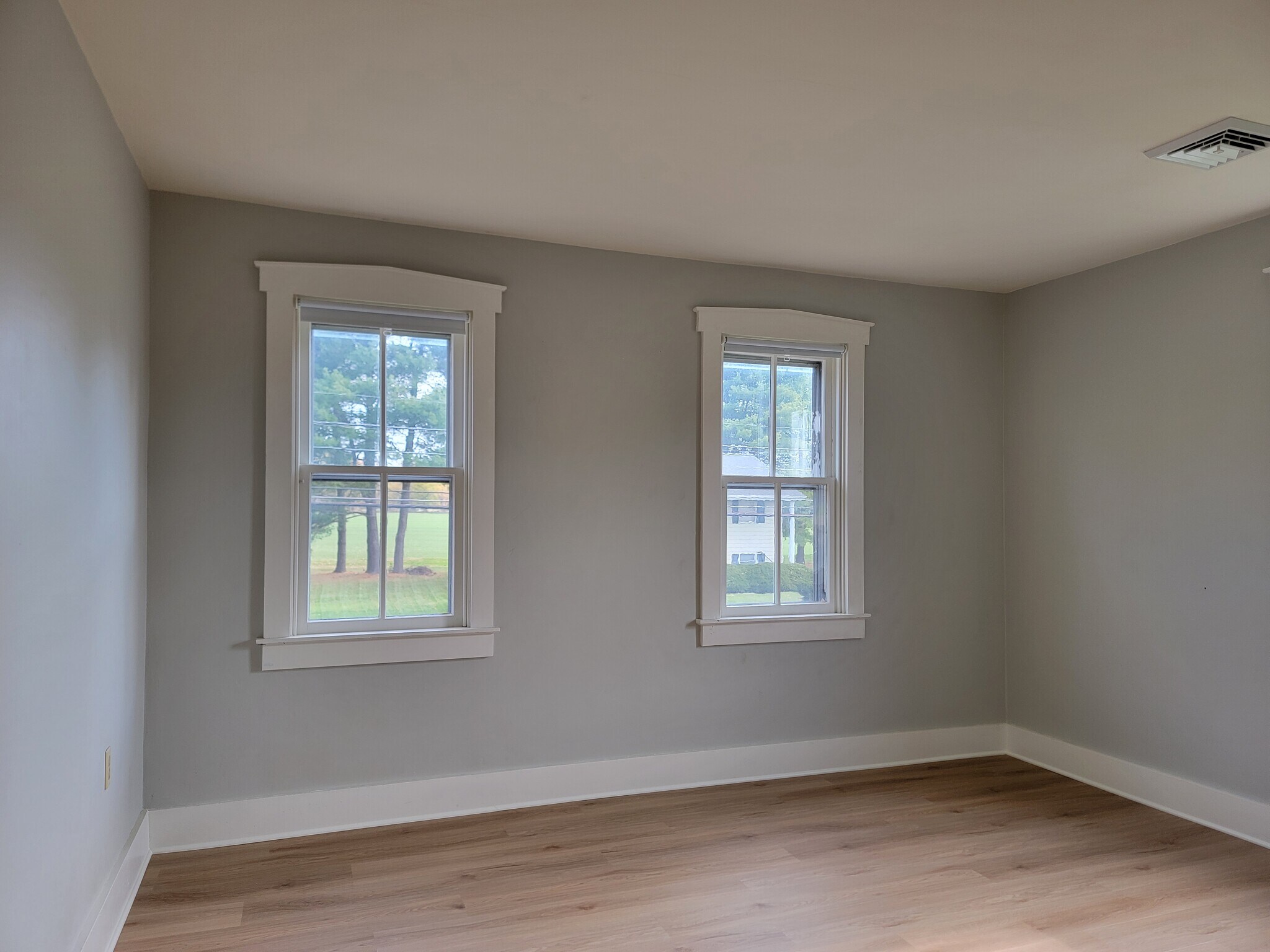 Building Photo - 819 Fruitville Pike