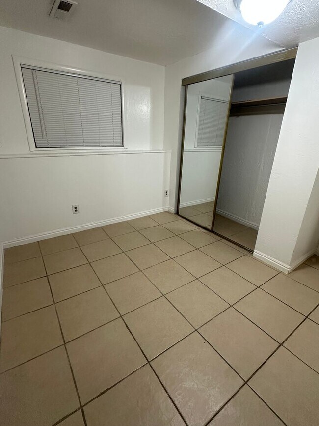 Building Photo - Beautiful 4-Bedroom, 2-Bath Home with Classic Layout and Large Yard