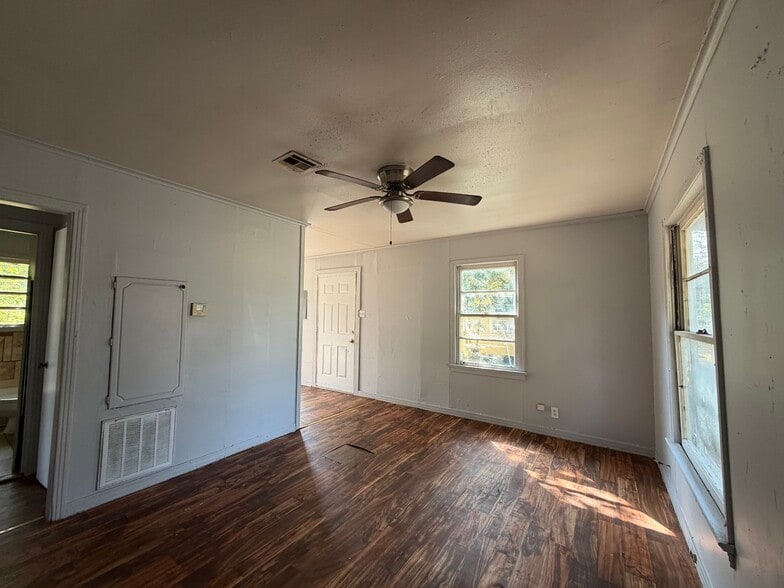 Building Photo - 809 S 16th St