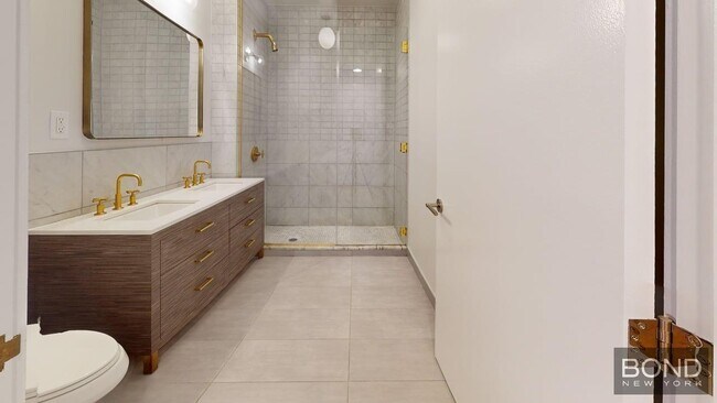 Building Photo - 452 Broome St
