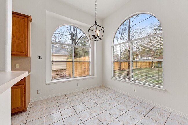 Building Photo - 910 Box Elder Dr