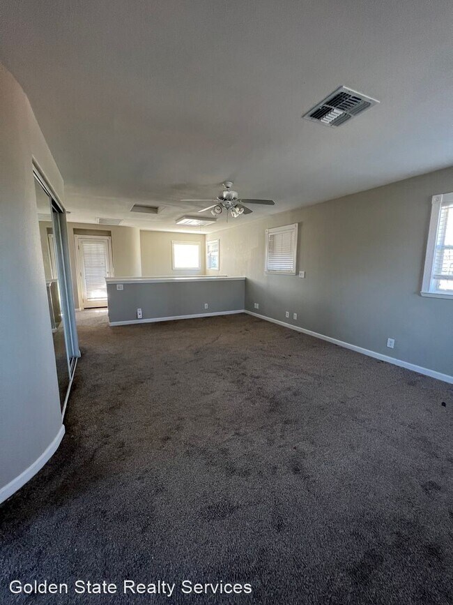 Building Photo - 4 br, 2 bath House - 525 Grove St