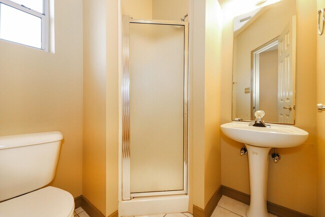 Building Photo - 503 W Avon Ct