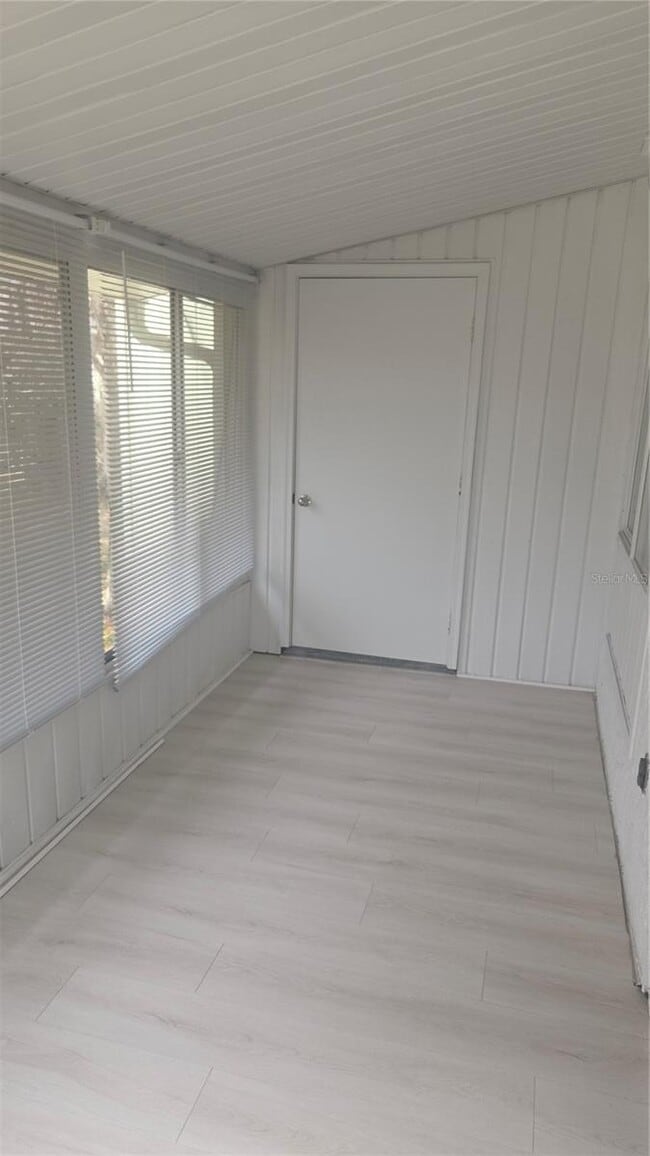 Building Photo - 589 Fairways Cir