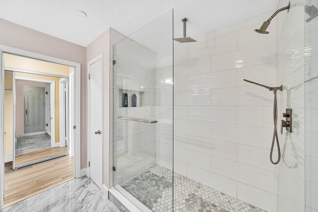 Building Photo - 827 Oak Harbour Dr