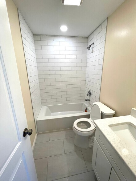 bath1 - 619 Union Ave