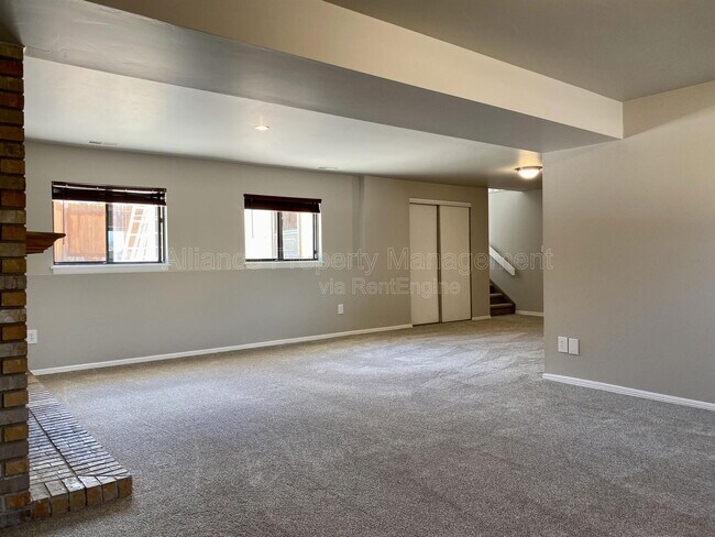 Building Photo - 5945 Breeze Ct