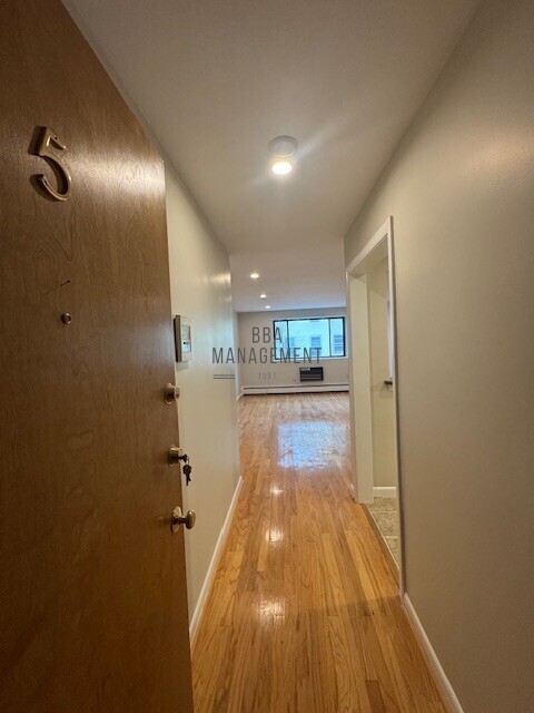 Building Photo - 28 Brentwood St