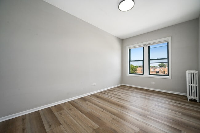Building Photo - 1206 W 83rd St