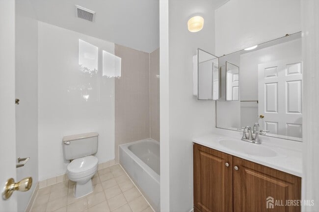 Building Photo - 1606 Madaline Dr