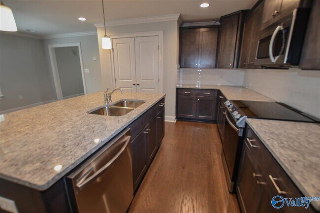 Building Photo - 113 Gary Allen Blvd