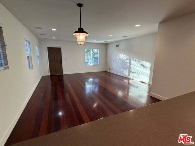 Building Photo - 832 N Las Palmas Ave