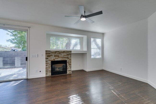 Building Photo - 2-Story Home  3 bedroom 2 bath in Summerlin