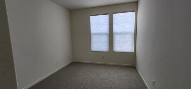 Building Photo - 3185 Blue Agave Ln