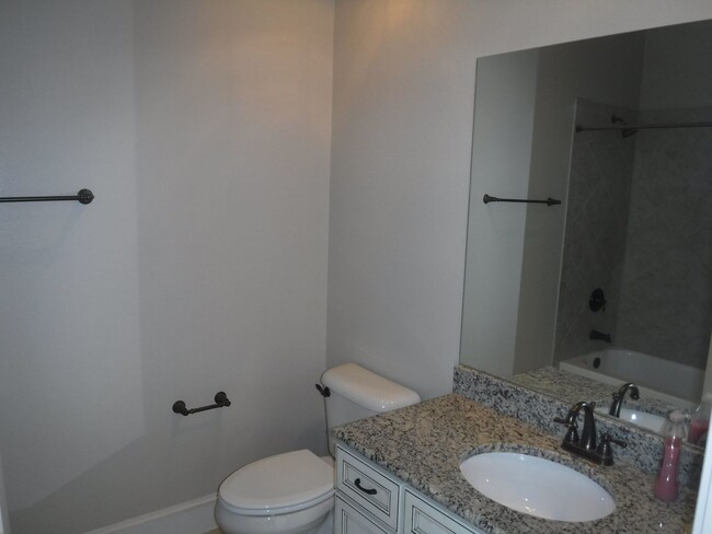 Building Photo - Beautiful 2 bed 2.5 Bath in Las Colinas!