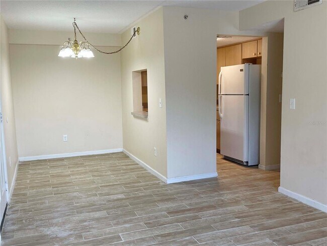 Building Photo - 1122 S Pine Ridge Cir