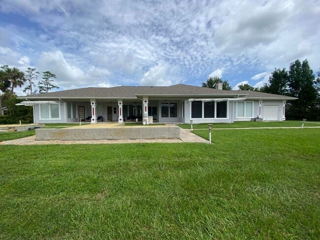 Building Photo - Spacious 3/2 with In-Law Suite