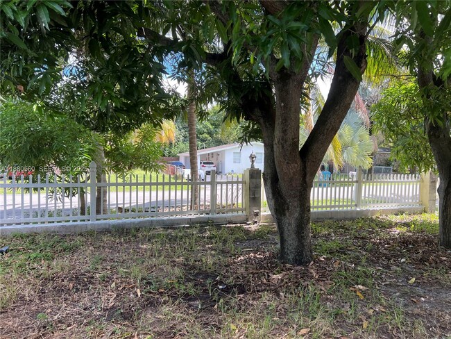 Building Photo - 931 NW 34th Way