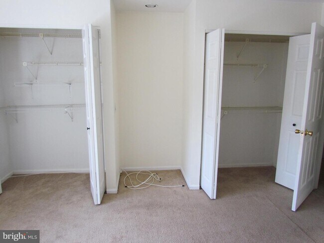 Building Photo - 9 Cohanzick Ct