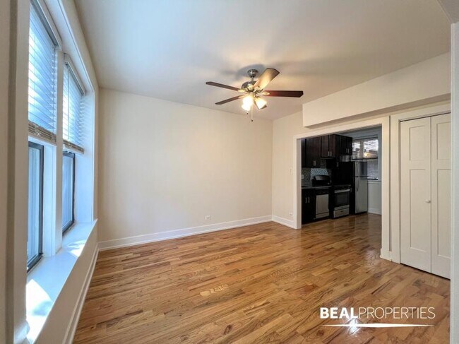 Building Photo - 2 bedroom in CHICAGO IL 60613