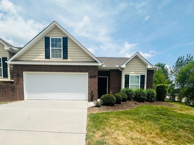 Building Photo - Sun-Drenched Corner Lot Condo – 2 Bedrooms + Office Near Middlebrook Pike