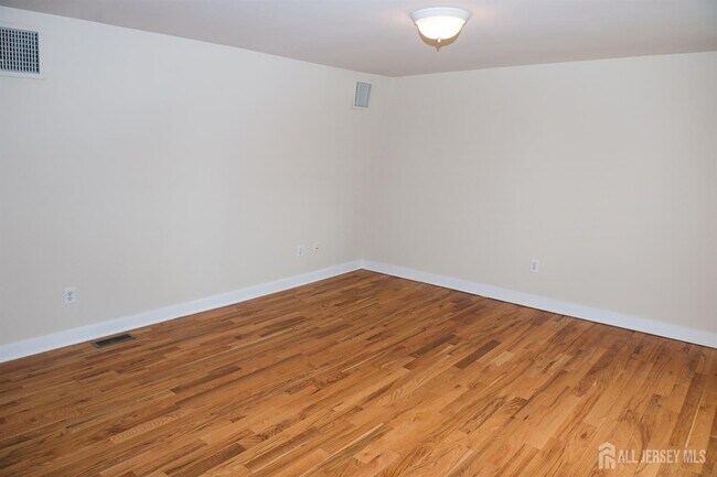 Building Photo - 93 Tennyson Dr