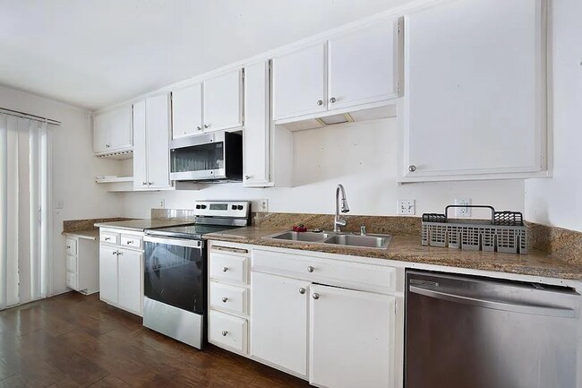 Building Photo - 2645-2649 S Whitney Blvd