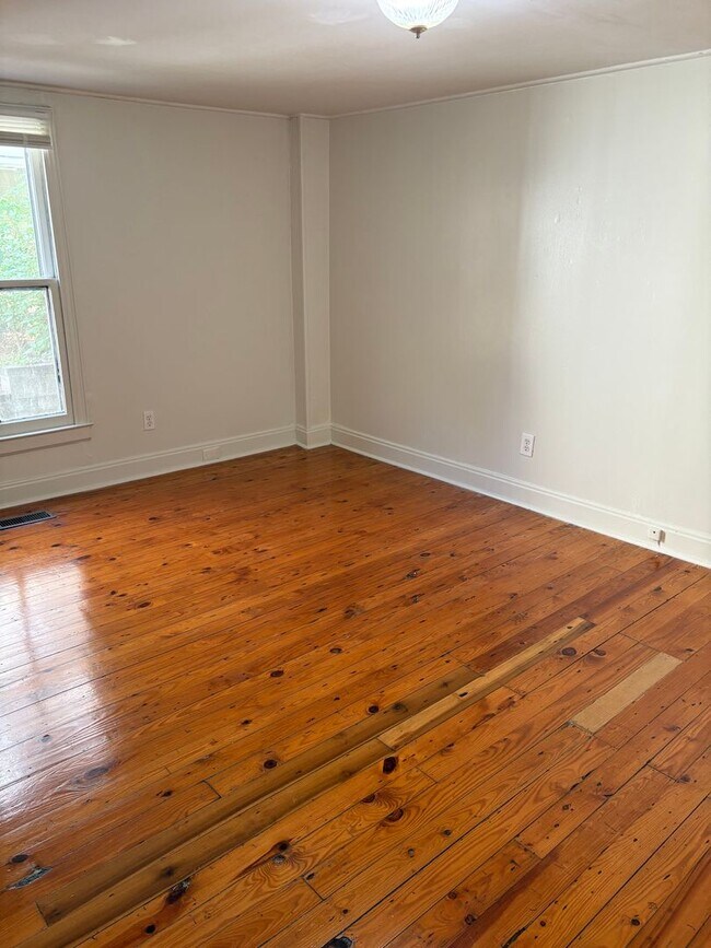 Building Photo - Spacious Renovated Lakewood Duplex! Walk t...