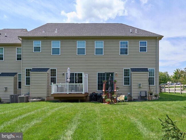 Building Photo - 3238 Waterstone Ct
