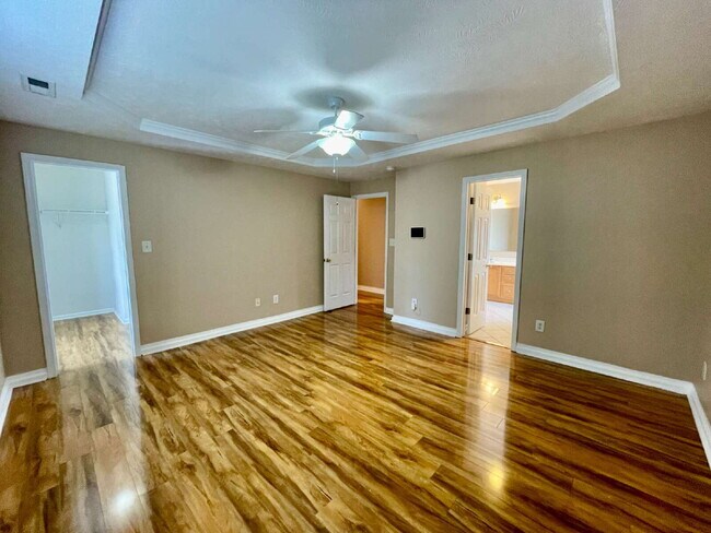 Building Photo - Spacious 4-Bed Haven With 2.5 Baths In Jack Britt District!