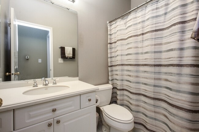 Building Photo - 305 W Scott St