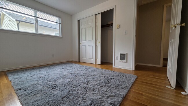 Building Photo - 4402 Thomson Ave