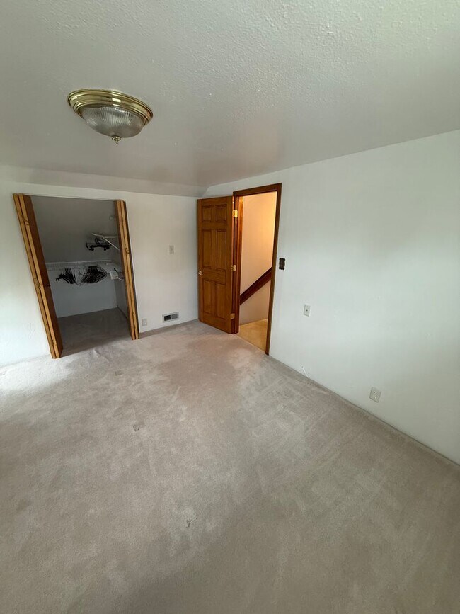 Building Photo - 3 Bed 1 Bath