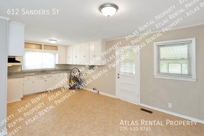 Building Photo - 612 Sanders St