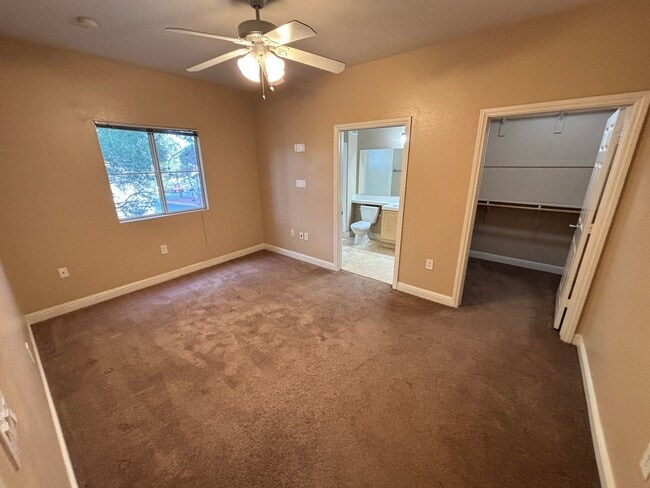 Building Photo - Gorgeous 2Bed/2Bath/2Car, 2nd-Story Condo located in the West part of the valley- Make the Move f...
