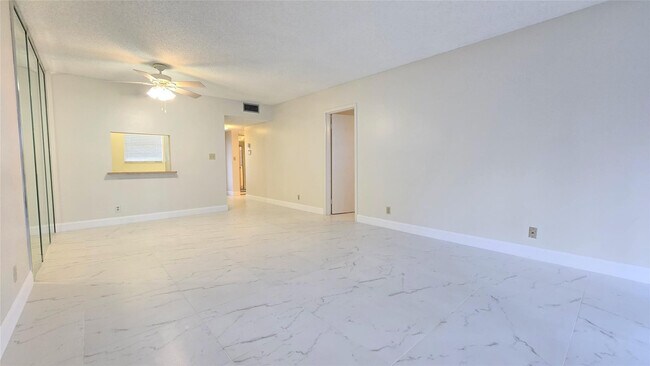 Building Photo - 8421 Lagos De Campo Blvd