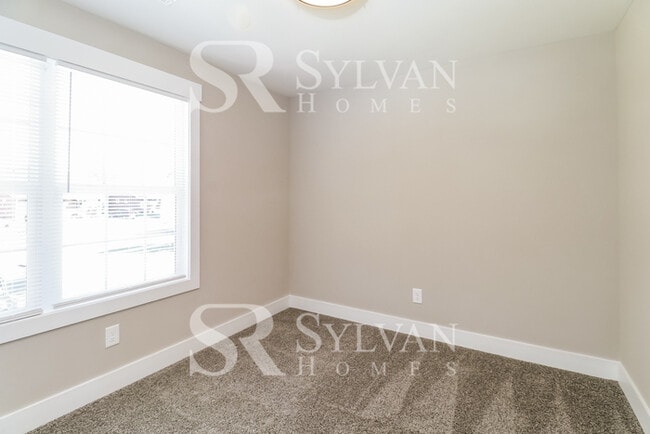 Building Photo - This lovely 3BR, 2.5BA home is move-in ready