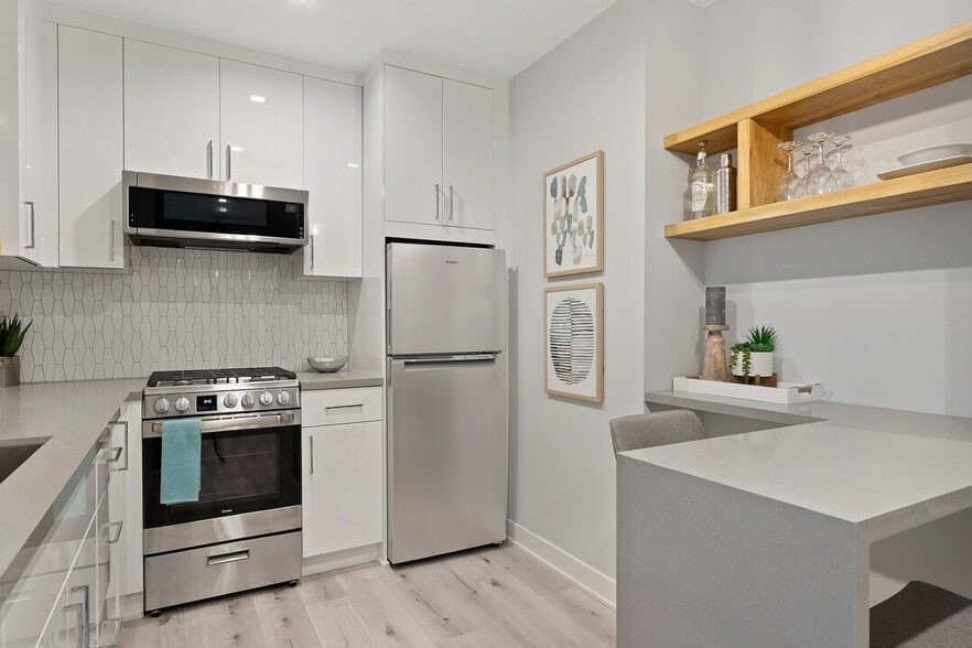 Building Photo - Palm View Village (Furnished Units Available)