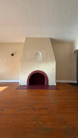 Building Photo - 1034 S 4th St