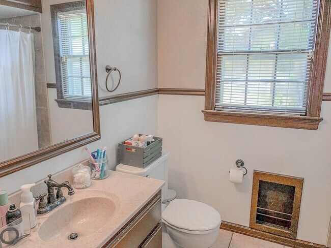 Building Photo - Pre-Leasing - 2-Bedroom Minutes from Texas...