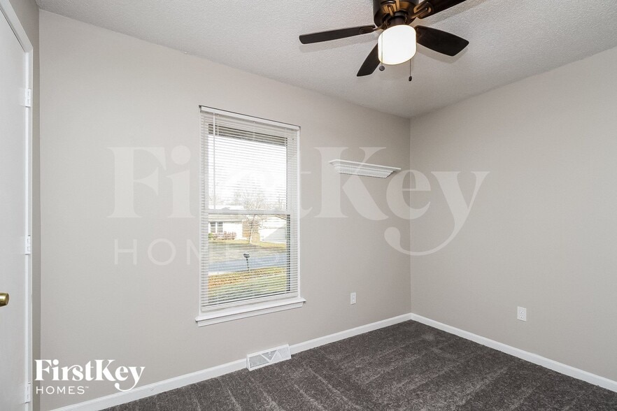 Building Photo - 707 NE 113 St